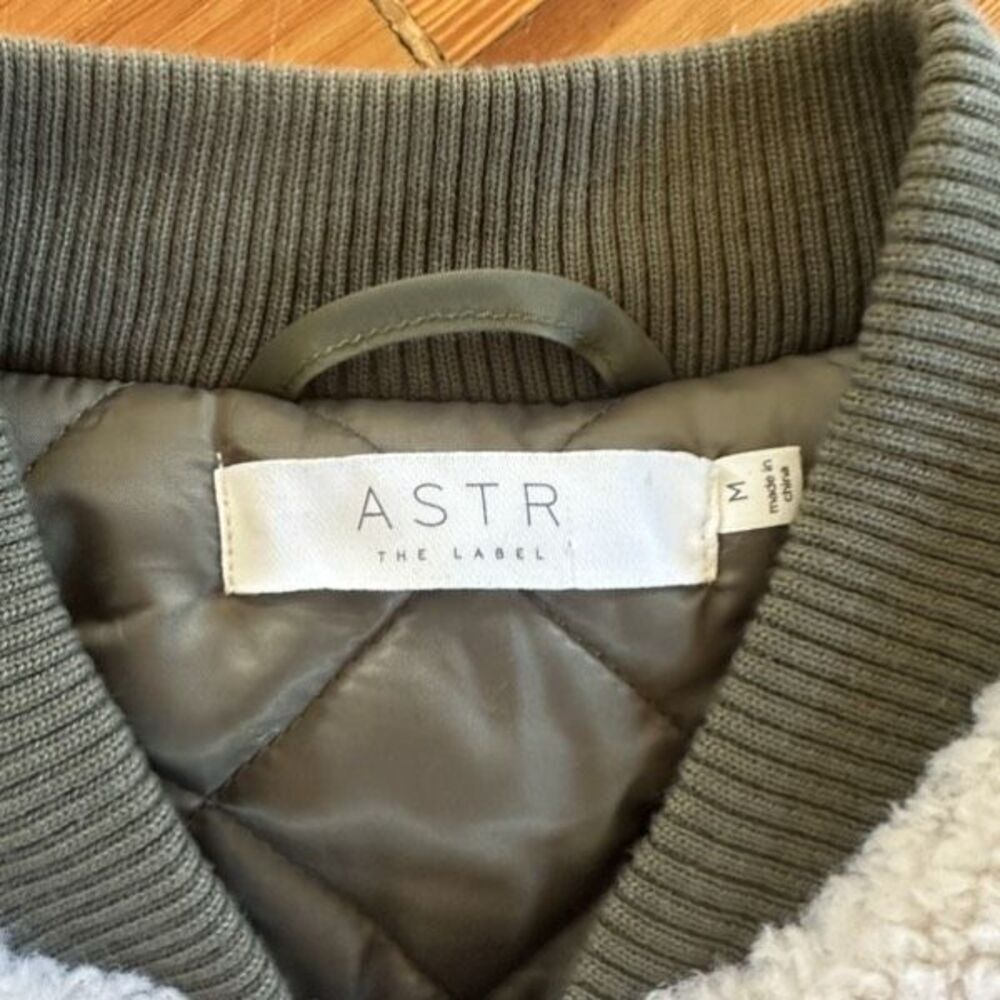 ASTR The Label Tegan Mixed Media Jacket in Olive/Cream Size M NWOT - Picture 6 of 6